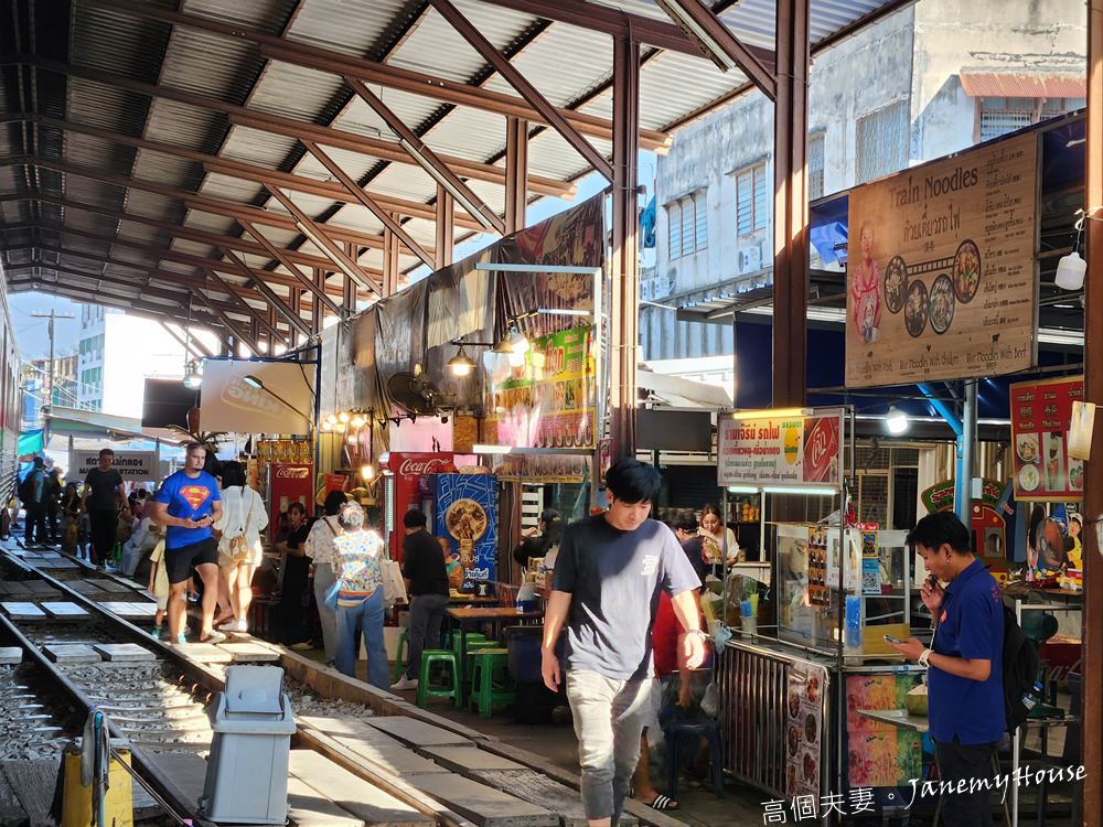 【泰國】水上市場、美功鐵道、安帕瓦螢火蟲，曼谷出發親子一日遊推薦，超級好玩！