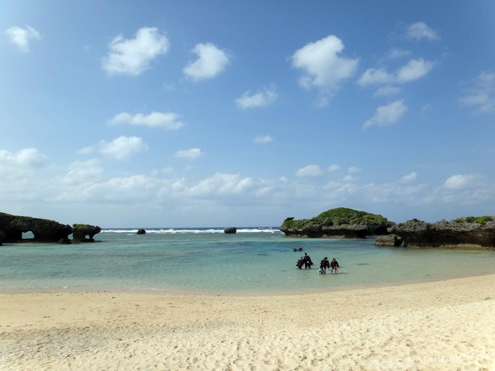 【沖繩Okinawa】自己浮潛玩水，自由免費的「裏真榮田」海灘