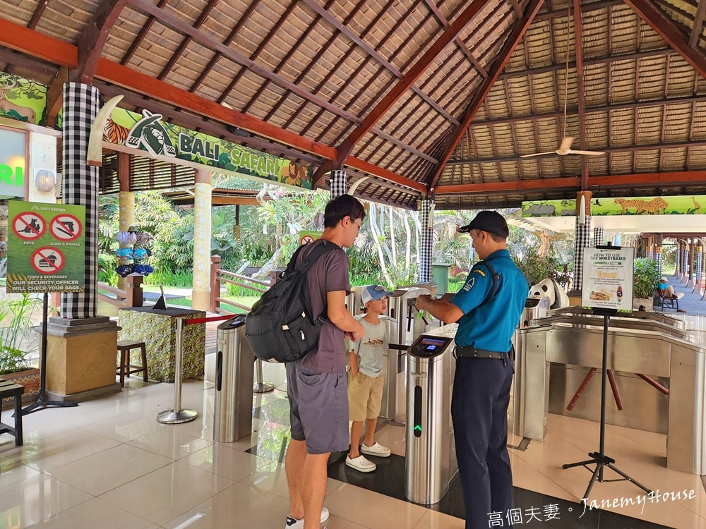 【峇里島】動物園Bali Safari，推薦親子遊必去景點，和獅子一起午餐！